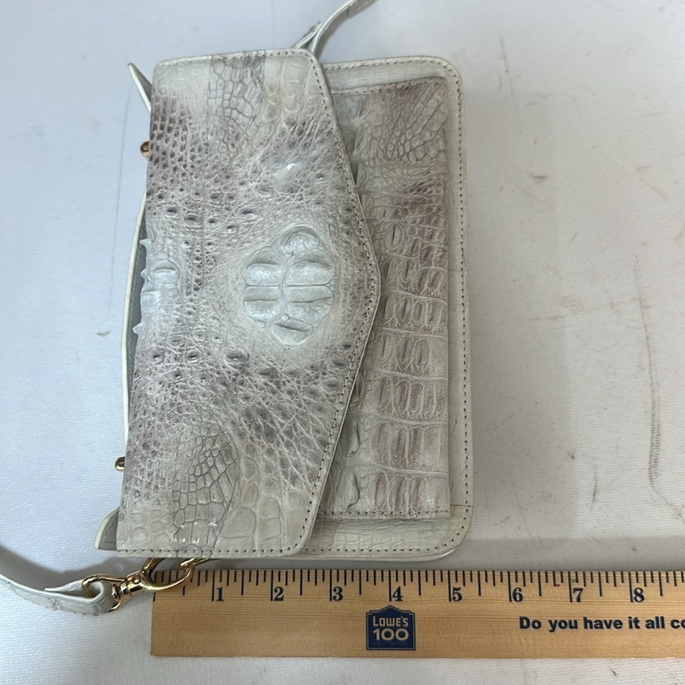 Grand Pelle Crocodile Embossed Leather White Flap Purse with Crossbody Strap - Picture 12 of 13